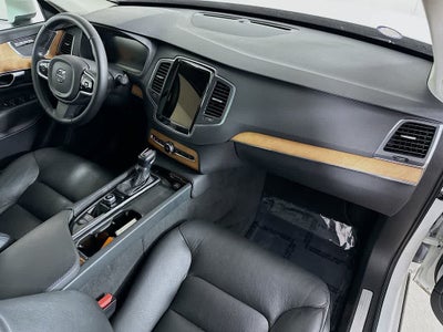 Volvo XC90 Momentum 2022