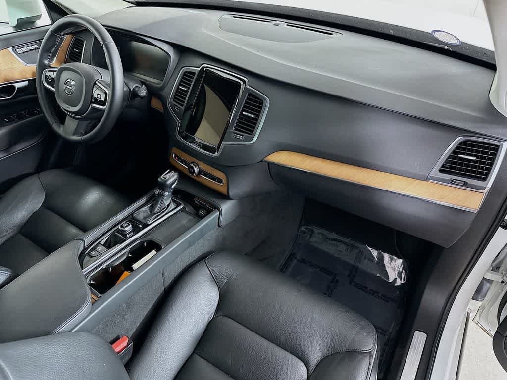 Volvo XC90 Momentum 2022
