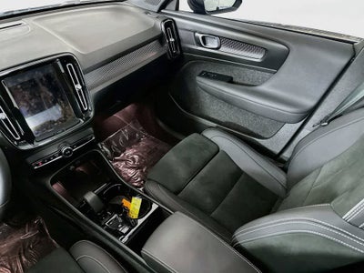 2023 Volvo XC40 Plus Tema Oscuro