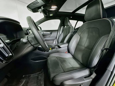 2023 Volvo XC40 Plus Tema Oscuro
