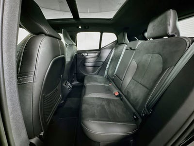 2023 Volvo XC40 Plus Tema Oscuro