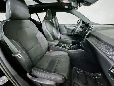 2023 Volvo XC40 Plus Tema Oscuro
