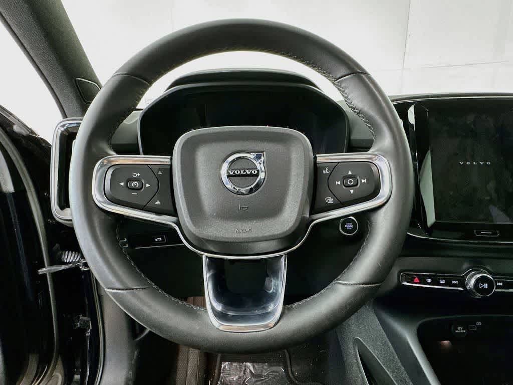 2023 Volvo XC40 Plus Tema Oscuro