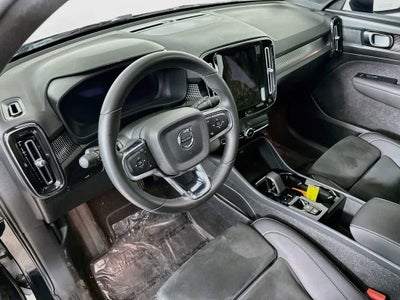 2023 Volvo XC40 Plus Tema Oscuro