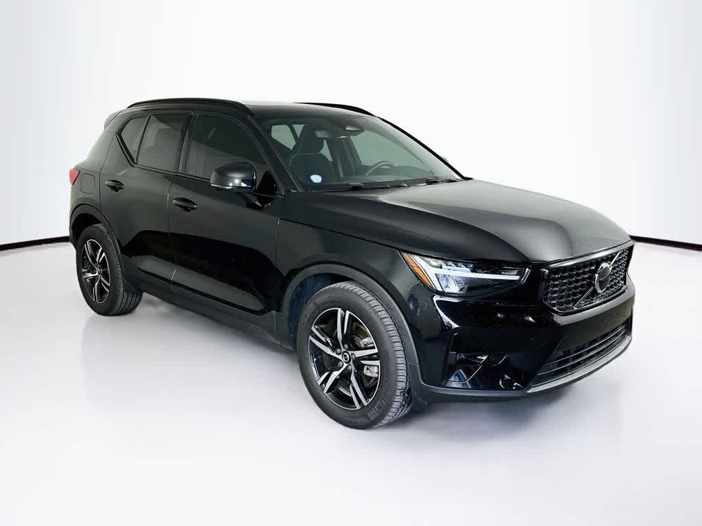 2023 Volvo XC40 Plus Tema Oscuro