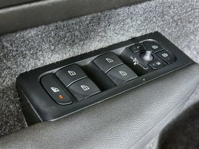 2023 Volvo XC40 Plus Tema Oscuro