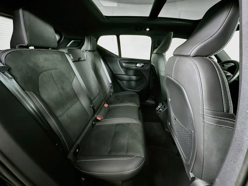 2023 Volvo XC40 Plus Tema Oscuro