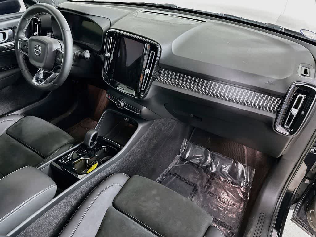 2023 Volvo XC40 Plus Tema Oscuro