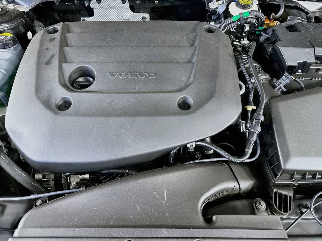 2023 Volvo XC40 Plus Tema Oscuro