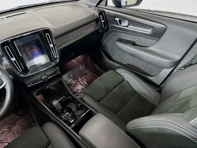 2023 Volvo XC40 Plus Tema Oscuro