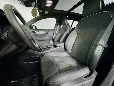 2023 Volvo XC40 Plus Tema Oscuro