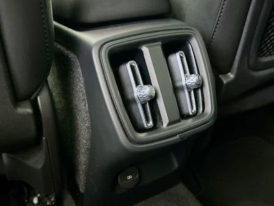 2023 Volvo XC40 Plus Tema Oscuro