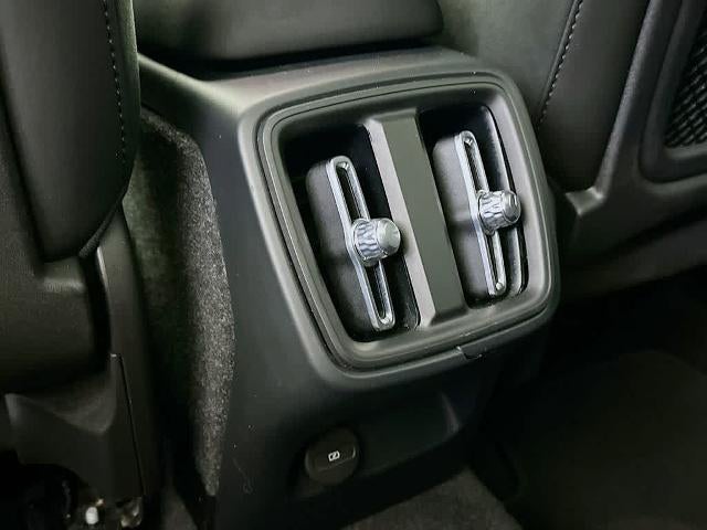 2023 Volvo XC40 Plus Tema Oscuro