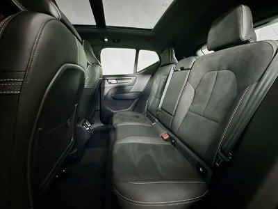 2023 Volvo XC40 Plus Tema Oscuro