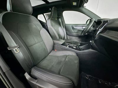 2023 Volvo XC40 Plus Tema Oscuro