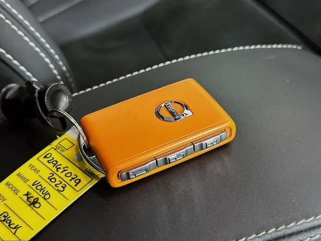 2023 Volvo XC40 Plus Tema Oscuro