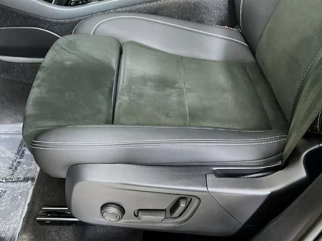 2023 Volvo XC40 Plus Tema Oscuro