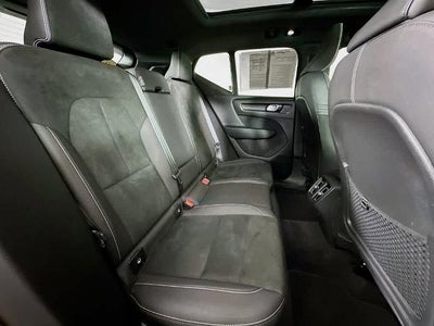 2023 Volvo XC40 Plus Tema Oscuro