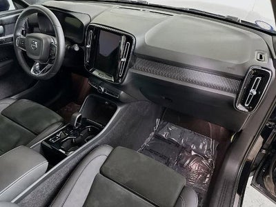 2023 Volvo XC40 Plus Tema Oscuro